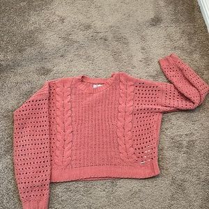 Hollister peach cute sweater. In good condition, still has some wear.